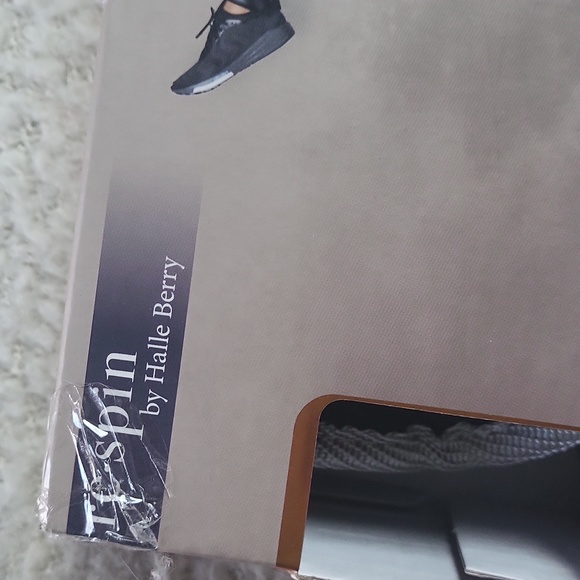 New Ankle Weights by Halle Berry - Picture 3 of 4